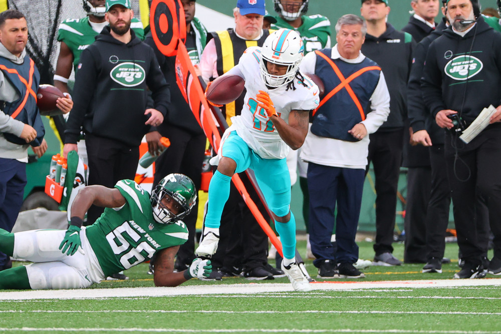 Week 15 Wide Receiver Start/Sit WR Roster Advice NFL Season 2025 Lineup Who to Play Must Know Names Fantasy Football FF