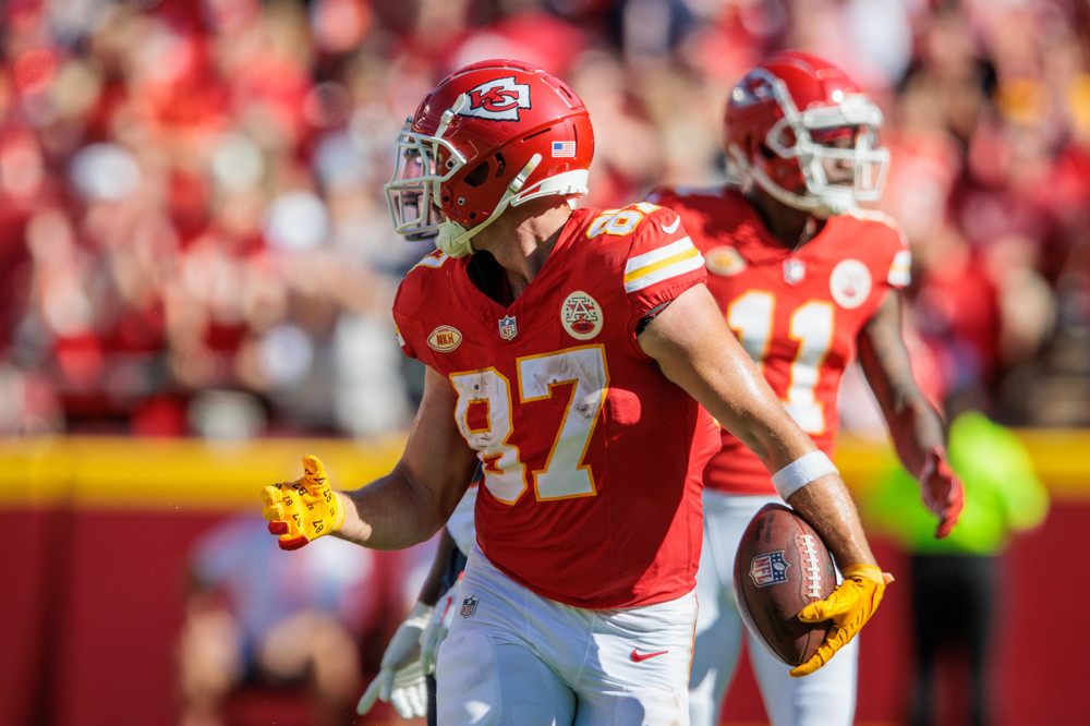 Fantasy Trade Advice FF Dynasty Player targets championship win playoff run QB RB WR TE Football Lineup Help Who to trade for