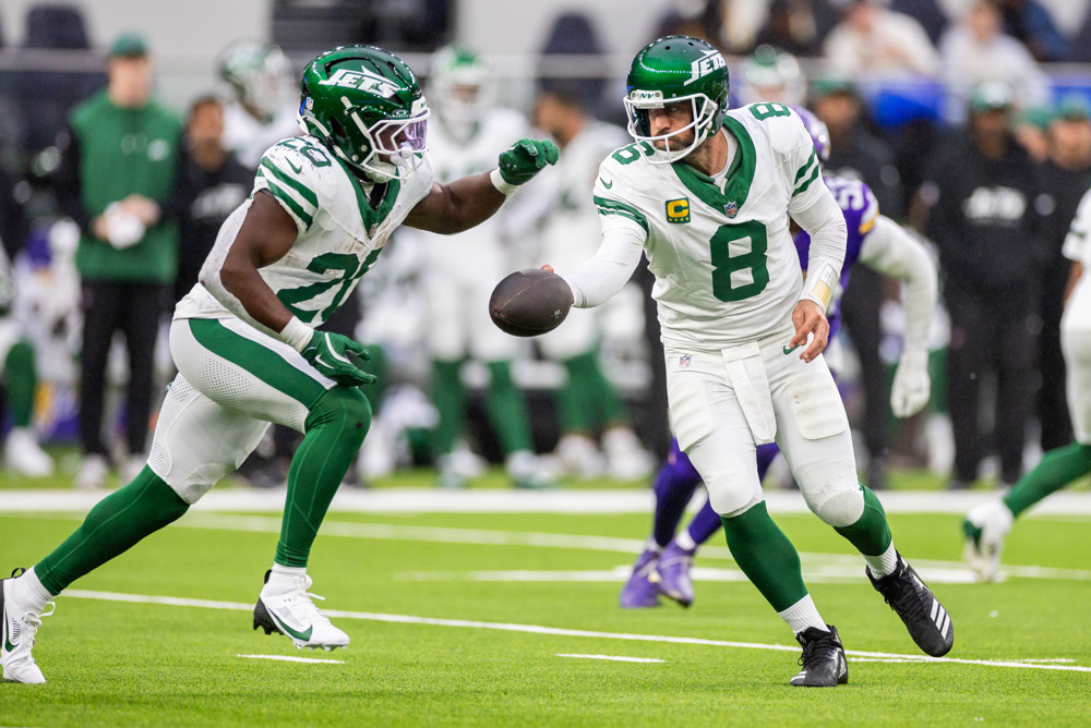 Week 15 Quarterback Start/Sit QB Roster Advice NFL Season 2025 Lineup Who to Play Must Know Names Fantasy Football FF