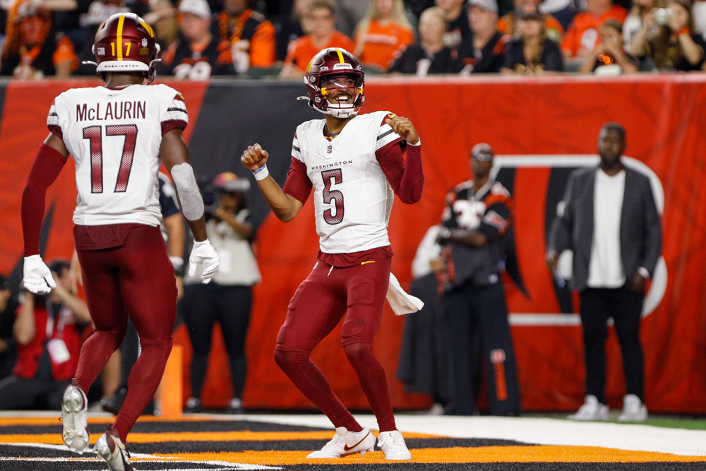 Week 13 Quarterback Start/Sit QB Roster Advice NFL Season 2025 Lineup Who to Play Must Know Names Fantasy Football FF