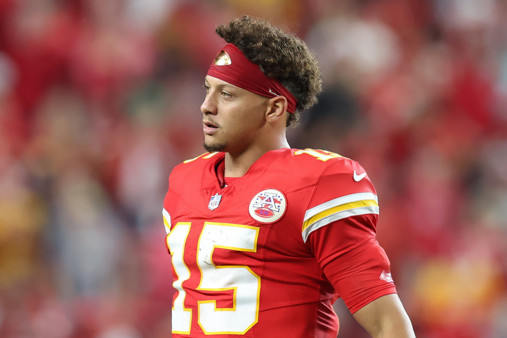 Week 15 Quarterback Start/Sit QB Roster Advice NFL Season 2025 Lineup Who to Play Must Know Names Fantasy Football FF